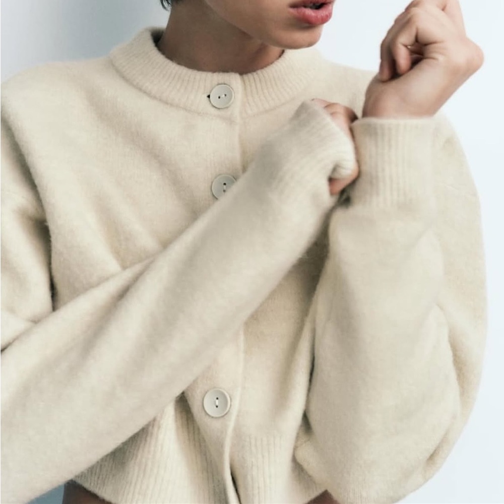 Zara Cream Cropped Knit Cardigan Sweater Soft Minimalist Size Medium
